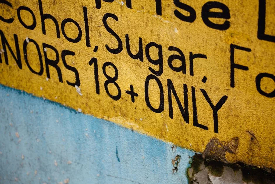 LIMIT: This only works dry. UC IPM notes that "if a deposit gets wet and then dries and cakes, it loses its electrostatic charge and will not be picke