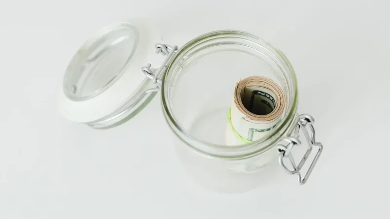 Small-Space Storage Under $20: Renter-Safe Vertical Hacks That Protect Your Deposit