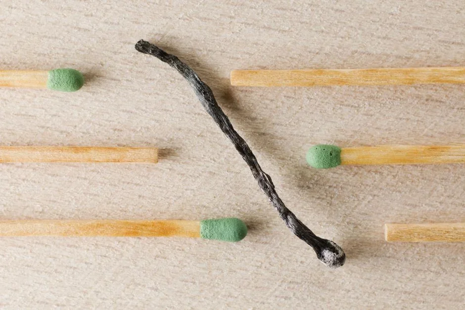 Why it matters: the difference is not marketing. It comes down to a single number called the deliquescence point, and it decides the winner before you