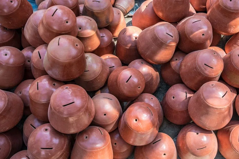 Believing the pot multiplies the candle's heat. It only redistributes the same 30 to 80 watts more slowly — it never creates more.
Mistaking the local