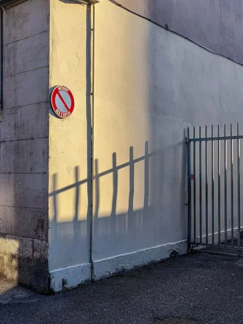No. It hardens and dust-proofs the intact concrete around the crack, but it does not fill or bridge the gap, and water will still travel through it. A